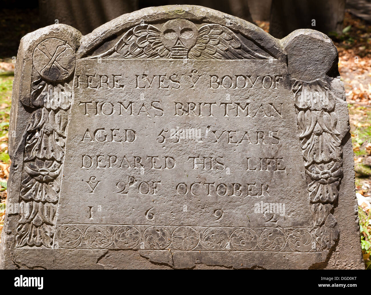 Close-up of an historic grave stone in King's Chapel Burying Ground,  commemorating  the death of  Thomas Brittman  in   1699 Stock Photo