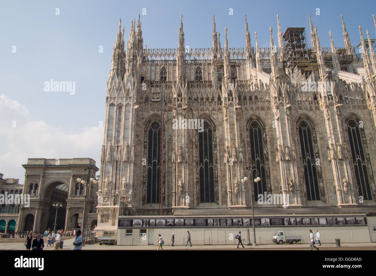 Piazza duomo with milan cathedral and galleria vittorio emanuele ii hi ...