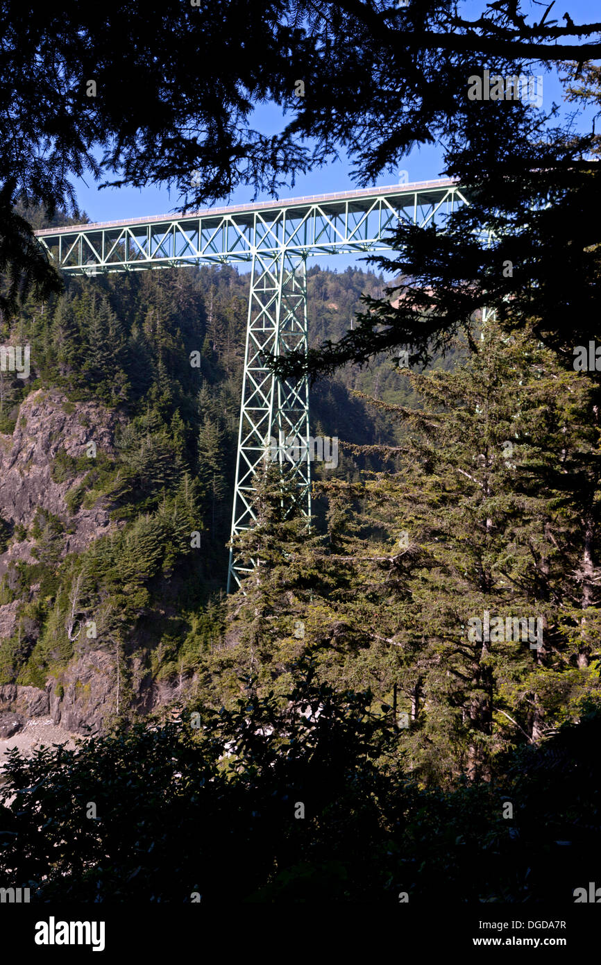 Thomas Creek Bridge on US Route 101 north of Brookings, Oregon, is a 345 foot tall Warren Deck Truss bridge. Stock Photo