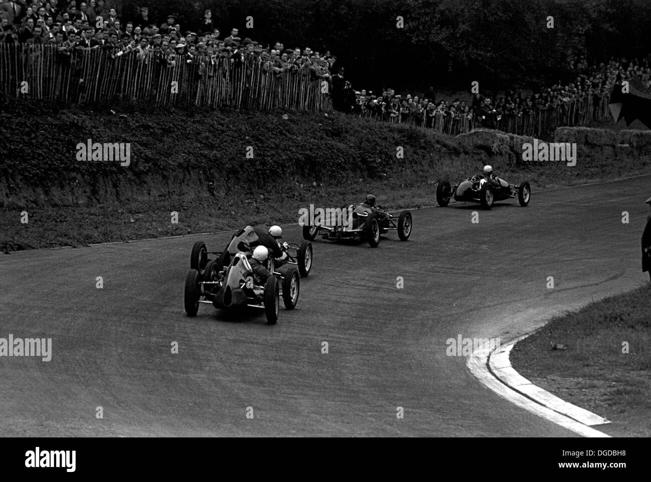 500cc Formula 3 cars race onto Anerley Ramp section of the circuit at Crystal Palace, England, 19th September 1953. Stock Photo