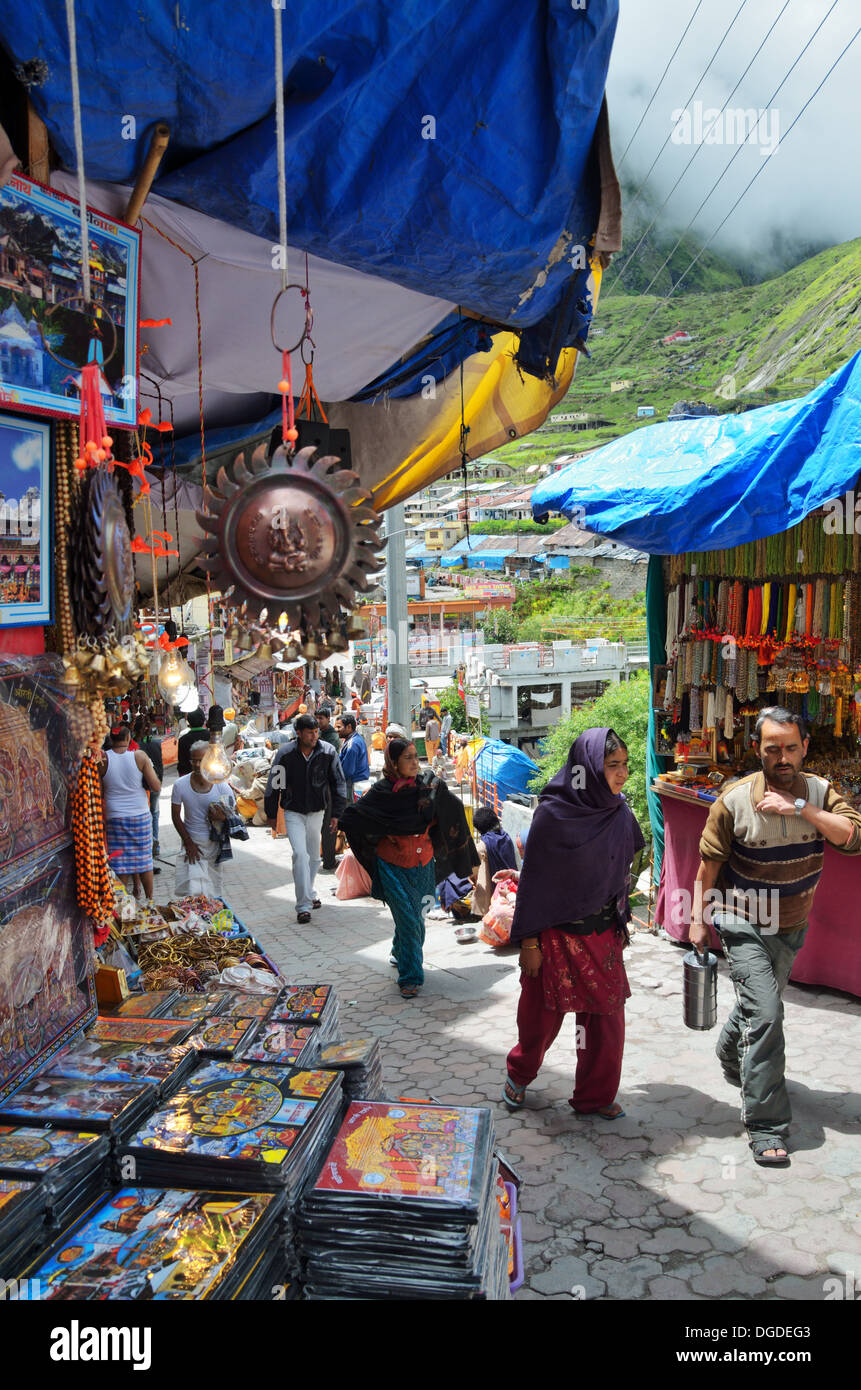 Pilgrims walking to the Badrinath temple in the Himalayas, India Stock Photo