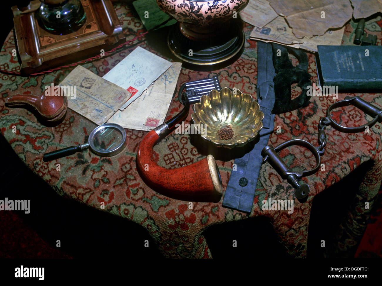 Sherlock Holmes Magnifying Glass High Resolution Stock Photography and ...