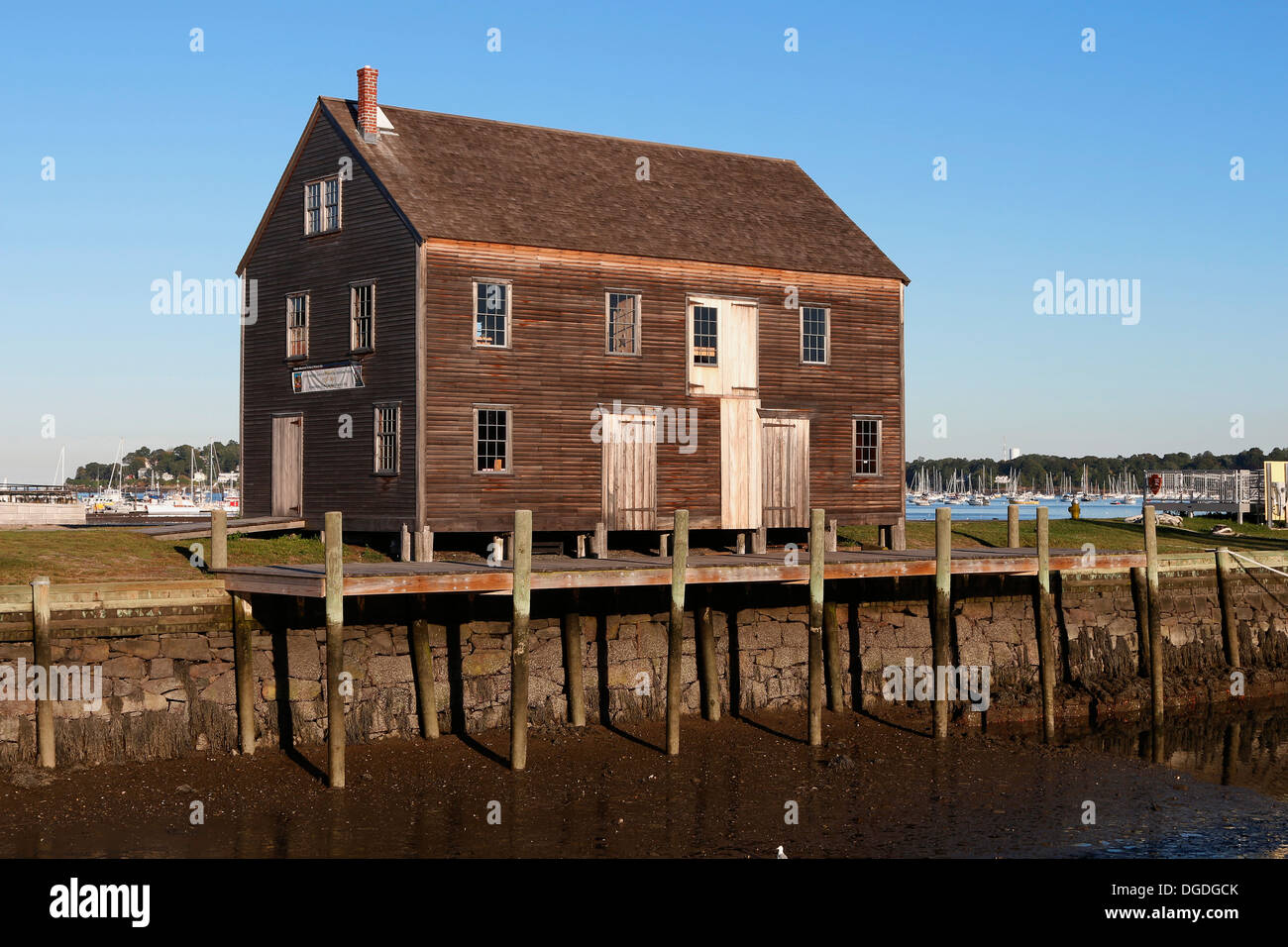 Tall sailing ship salem hi-res stock photography and images - Alamy