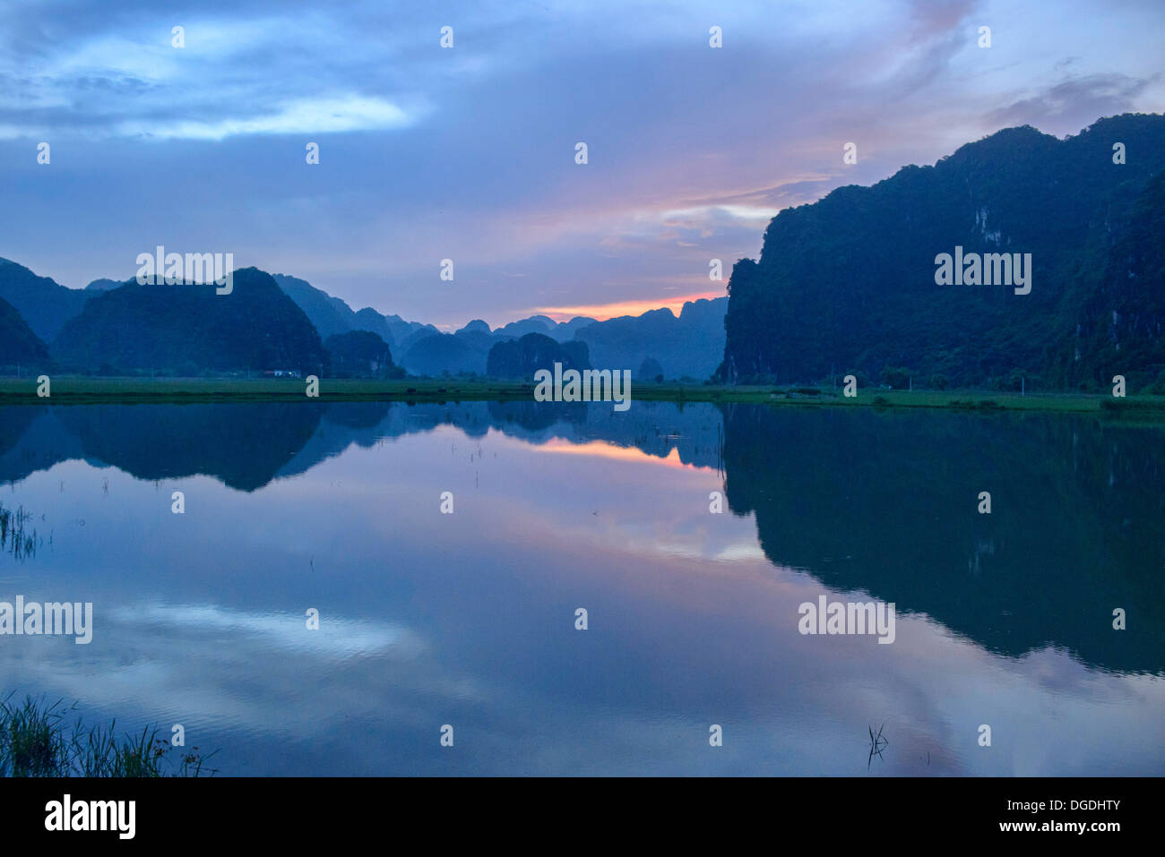 sunset on the Tam Coc River in Ninh Binh, Vietnam Stock Photo