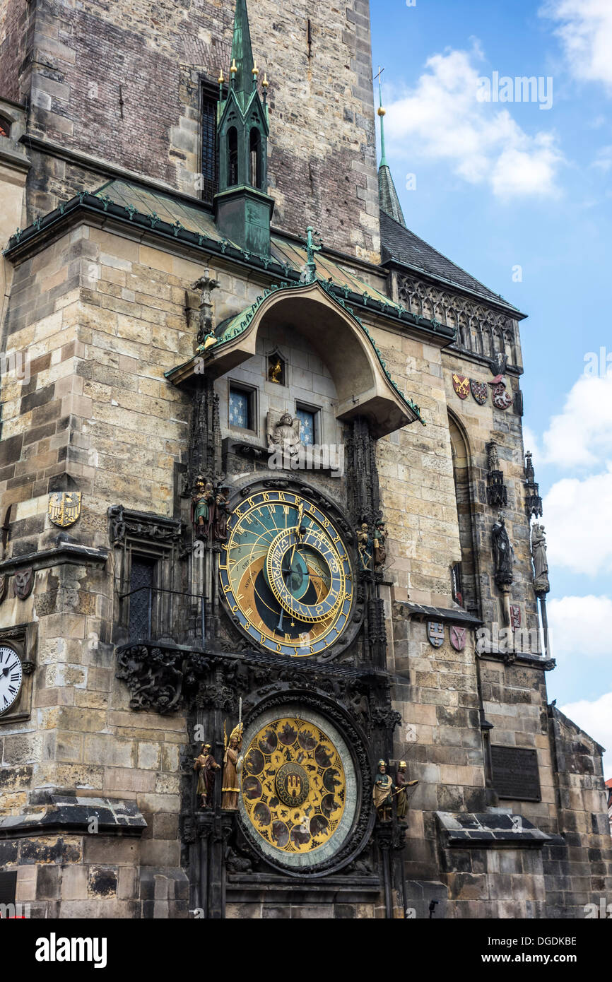 Town square clock in prague hi-res stock photography and images - Alamy