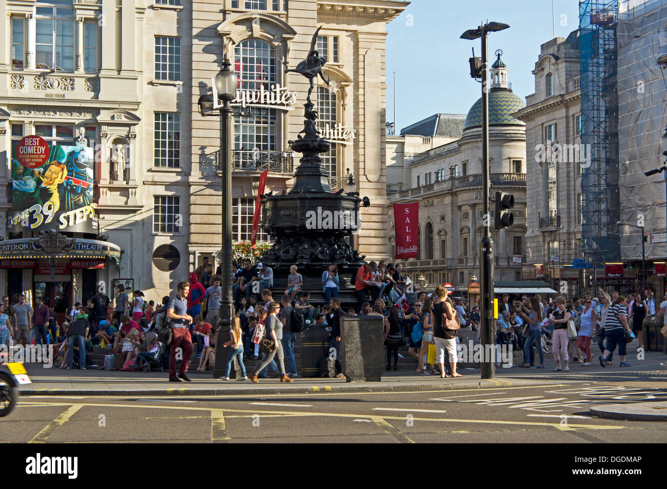 Piccadilly Square 39 steps Lilywhites London England Uk Stock Photo Alamy