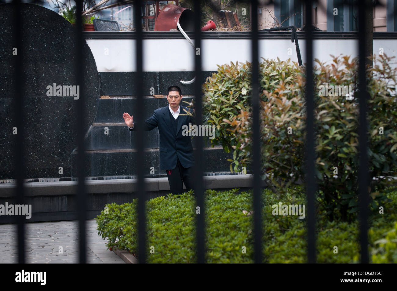 Office worker practicing Taijiquan (tai chi) in Pudong District, Shanghai, China Stock Photo
