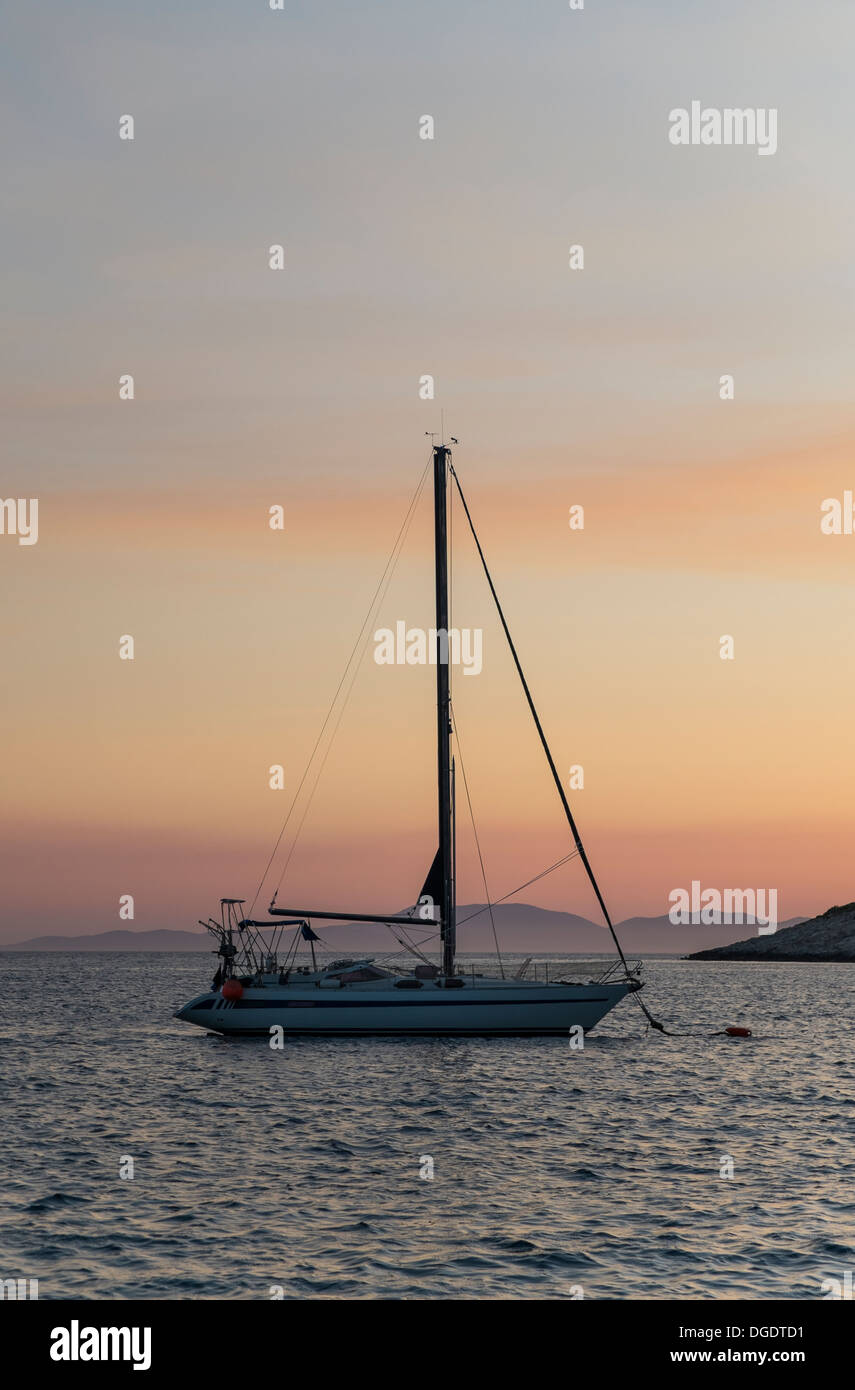 Sail boat sunset hi-res stock photography and images - Alamy