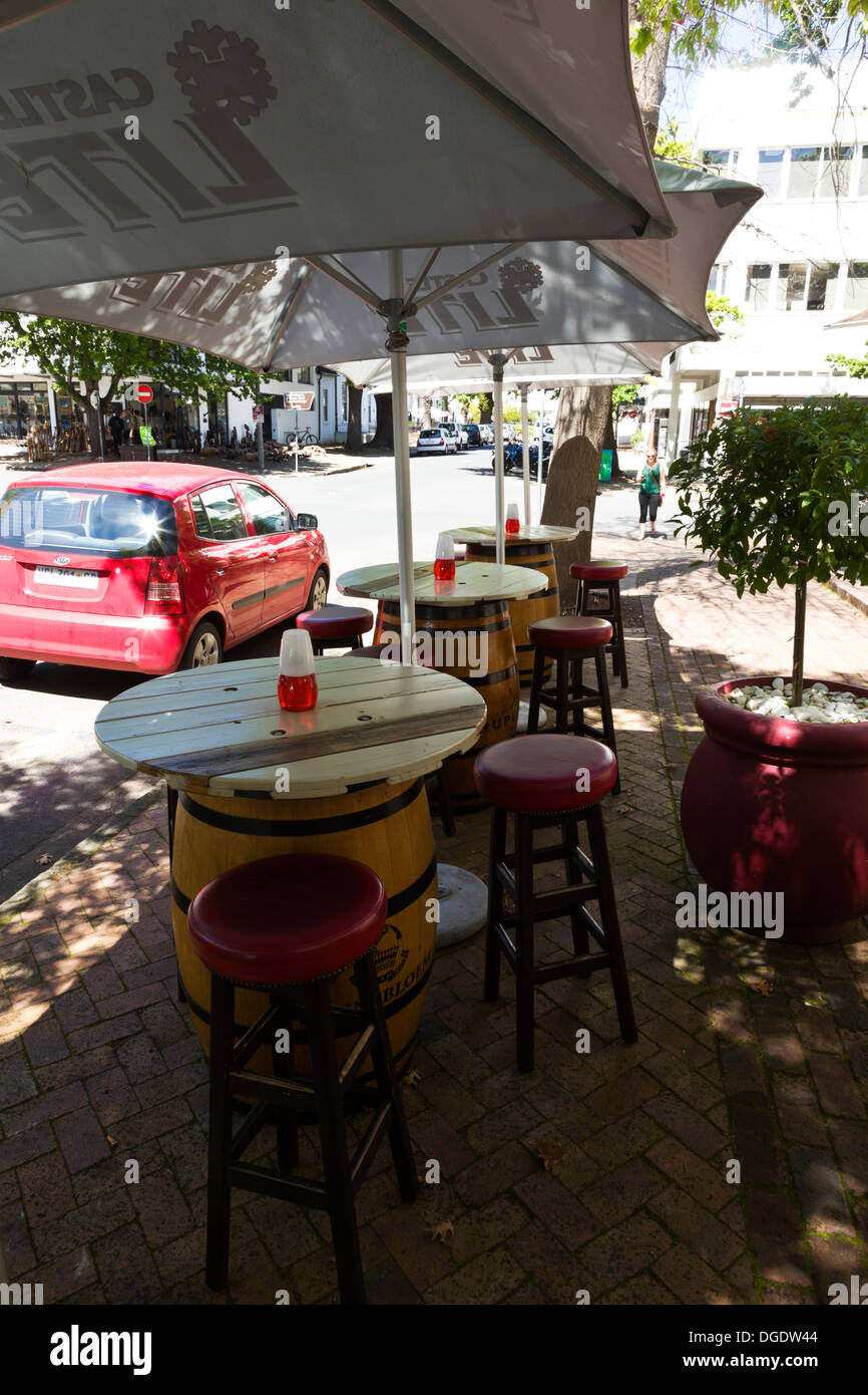 Tables on the pavement outside a restaurant in Stellenbosch Stock Photo