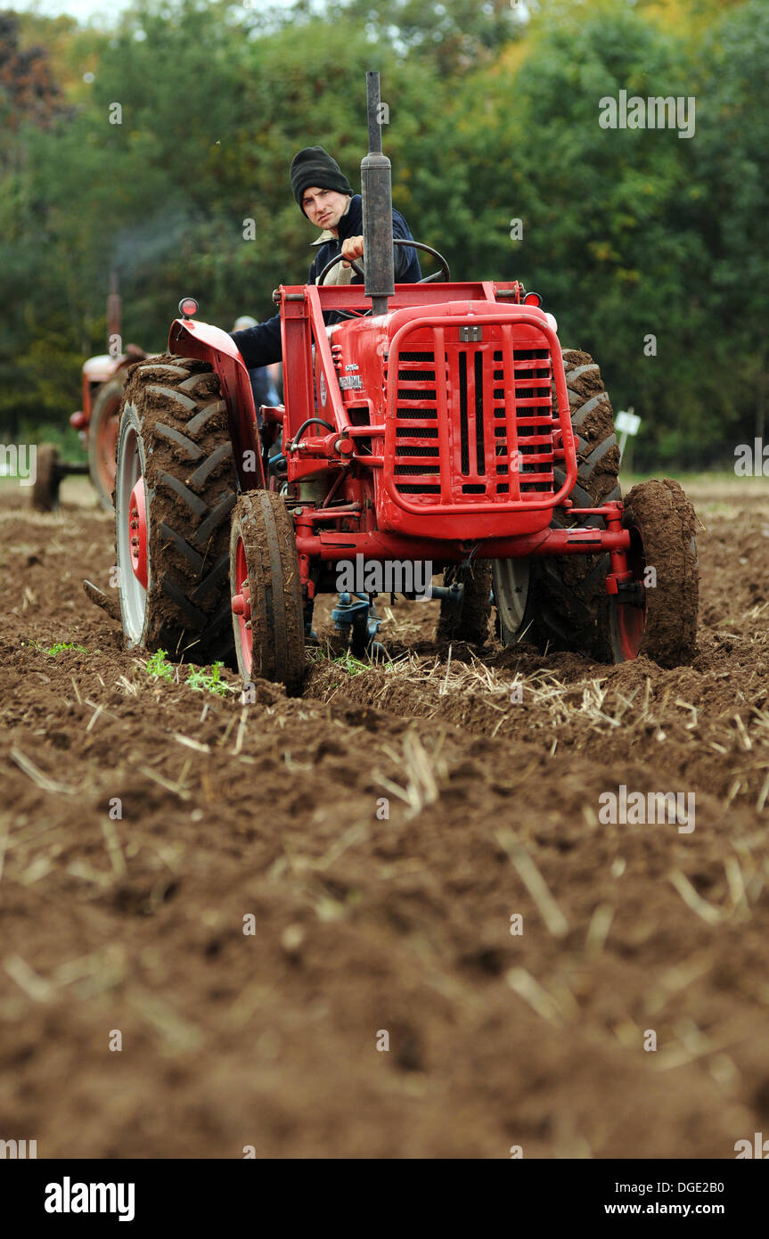 Vintage tractors annual vintage farm hires stock photography and