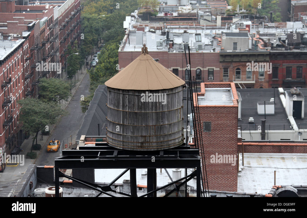 Wooden water tank hires stock photography and images Alamy