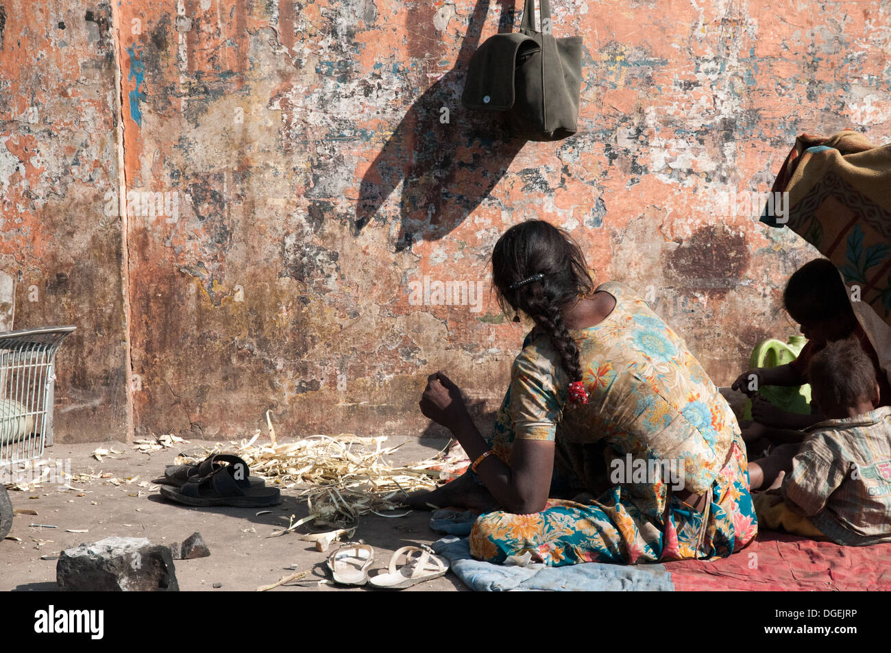 A poor Indian mother living on the streets of Jaipur with her children. Stock Photo