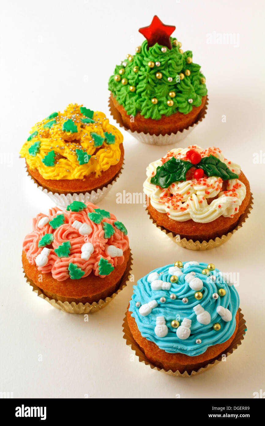https://c8.alamy.com/comp/DGER89/christmas-cupcakes-DGER89.jpg