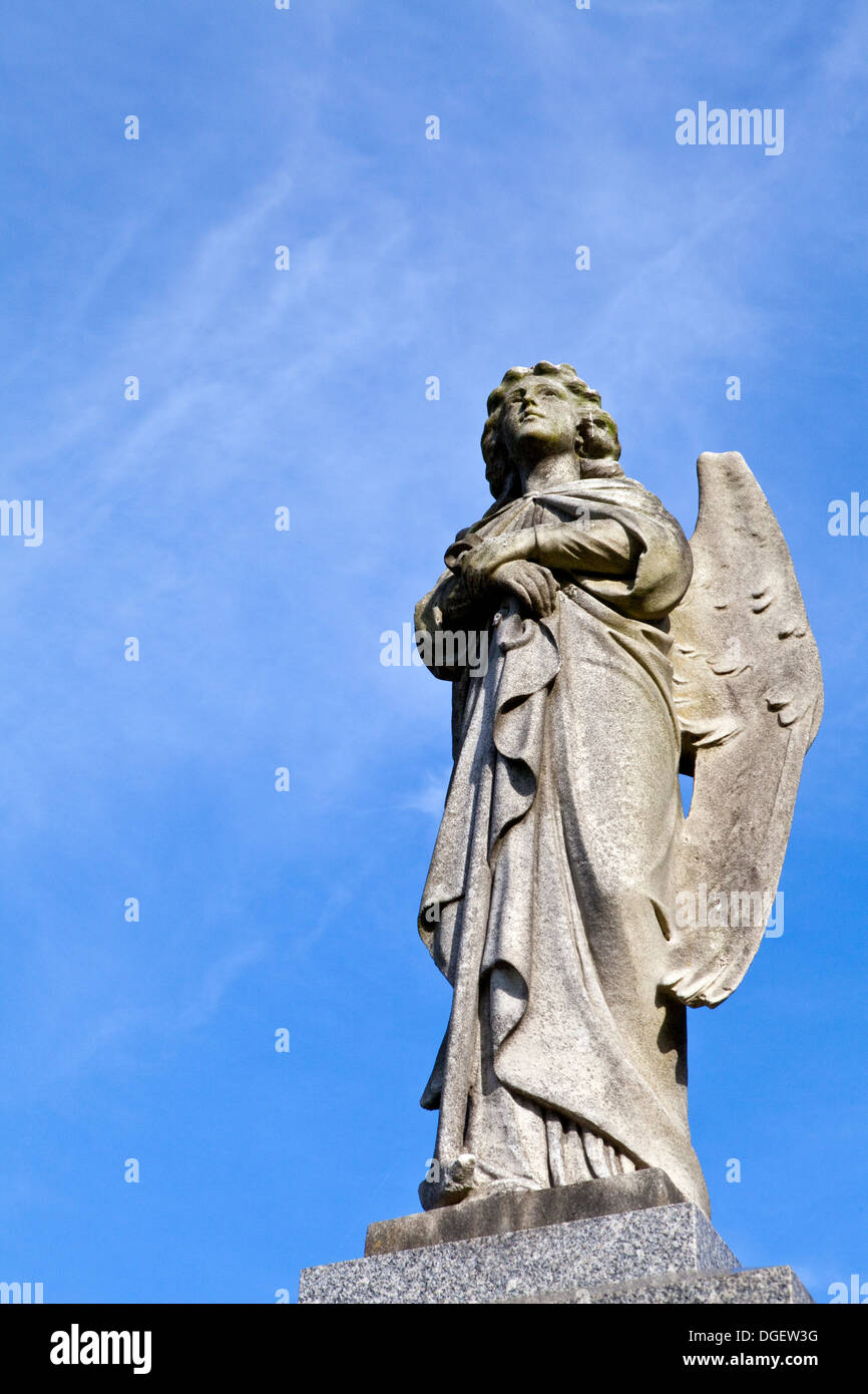 Angels statue graveyard hires stock photography and images Alamy