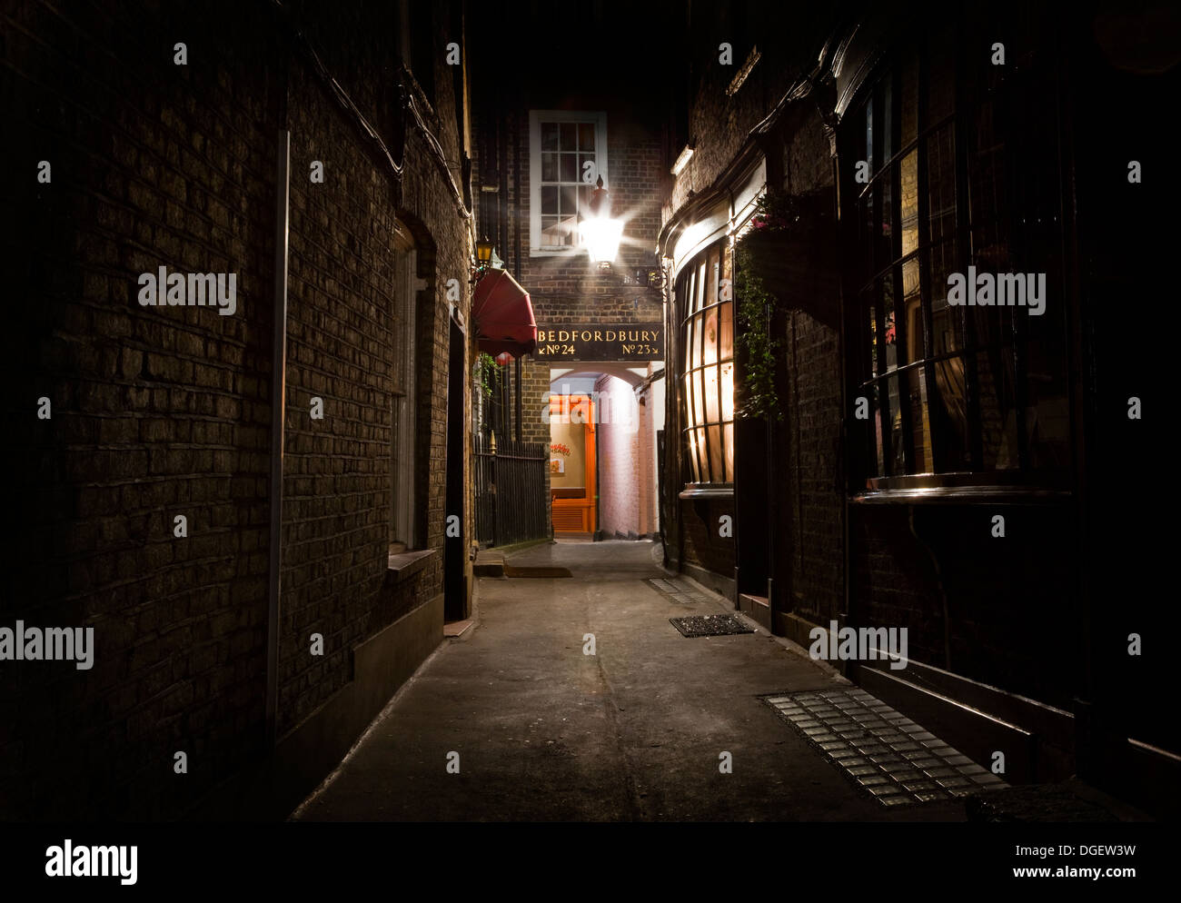 Dark Alleyway At Night Uk High Resolution Stock Photography And Images Alamy