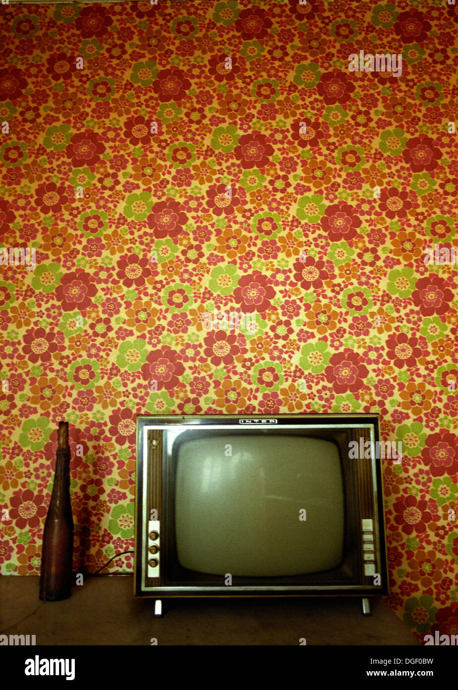 vintage tv wallpaper