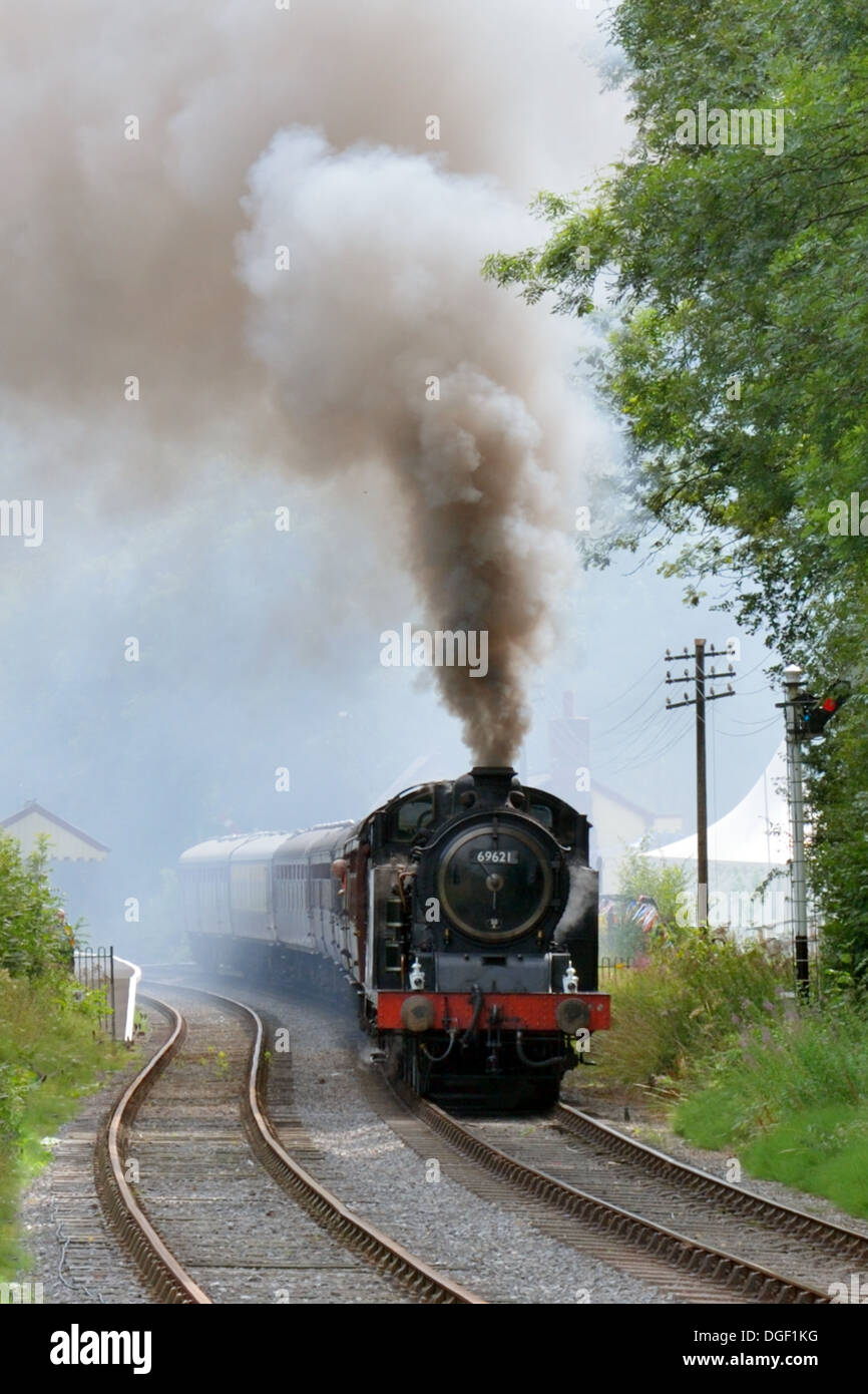 Steam Train leaving Consall Station - Churnet Valley Railway Stock Photo