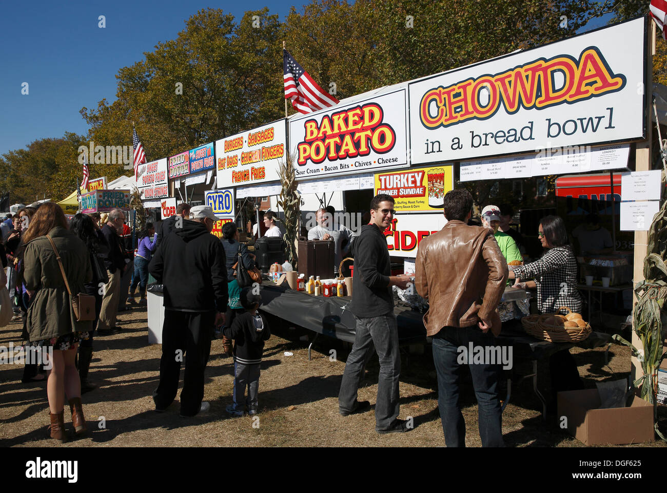 Cambridge, Massachusetts, USA, 20th Oct. 2013. Food vendors serve spectators on the banks of the Charles river during the Head of the Charles Regatta in Cambridge, Massachusetts, Sunday, Oct. 20, 2013. Stock Photo