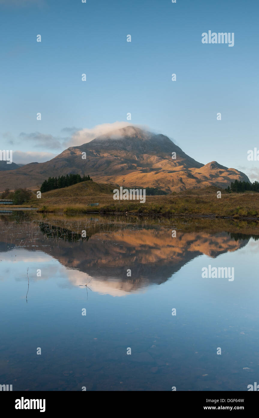 Portrait of Sgurr Dubh reflected in Loch Clair, Glen Torridon, Wester Ross, Scottish Highlands, Scotland Stock Photo