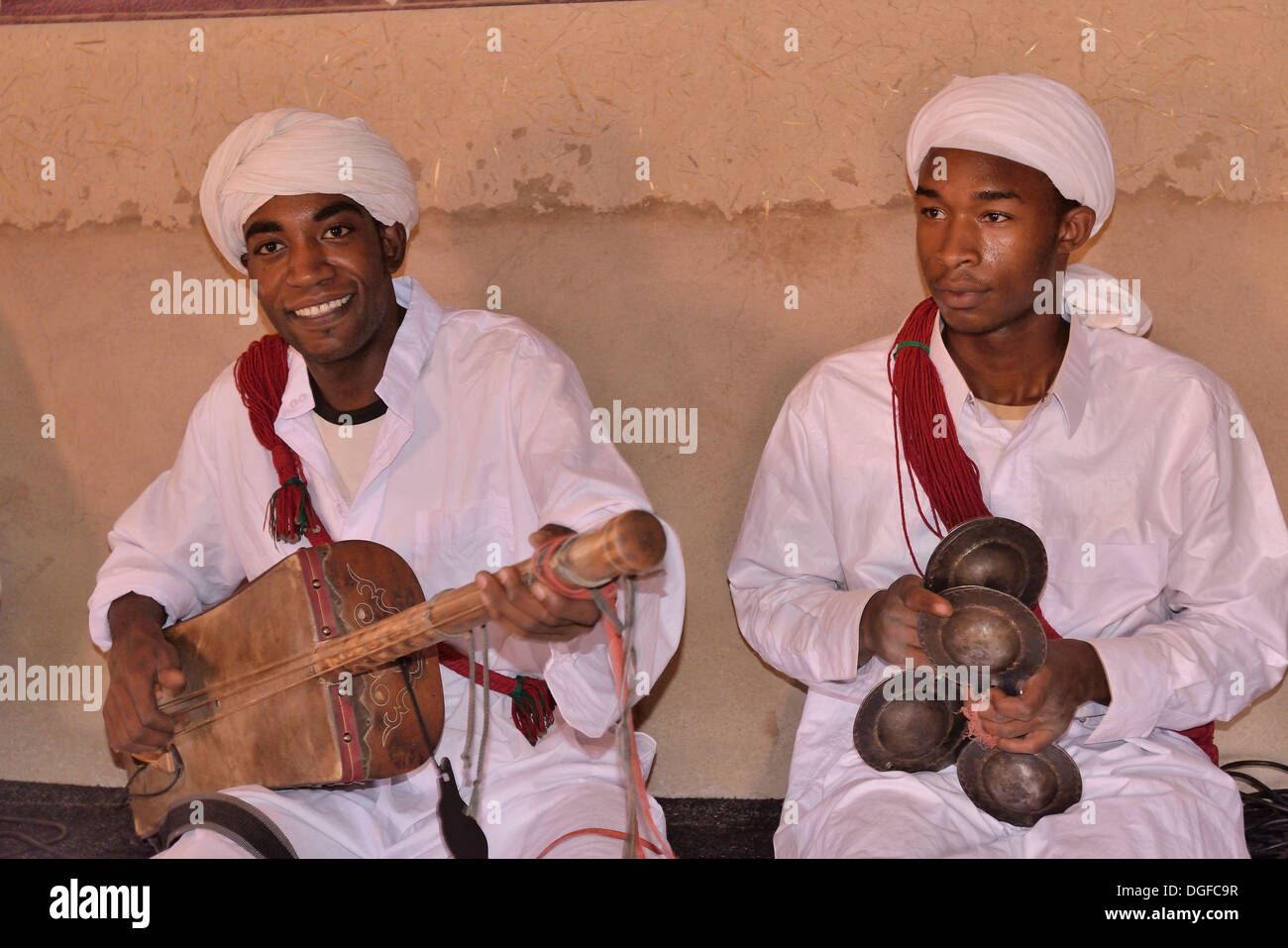 Gnaoua musicians, one playing a Sintir, the other one a Qarqaba, Merzouga, Meknès-Tafilalet region, Morocco Stock Photo