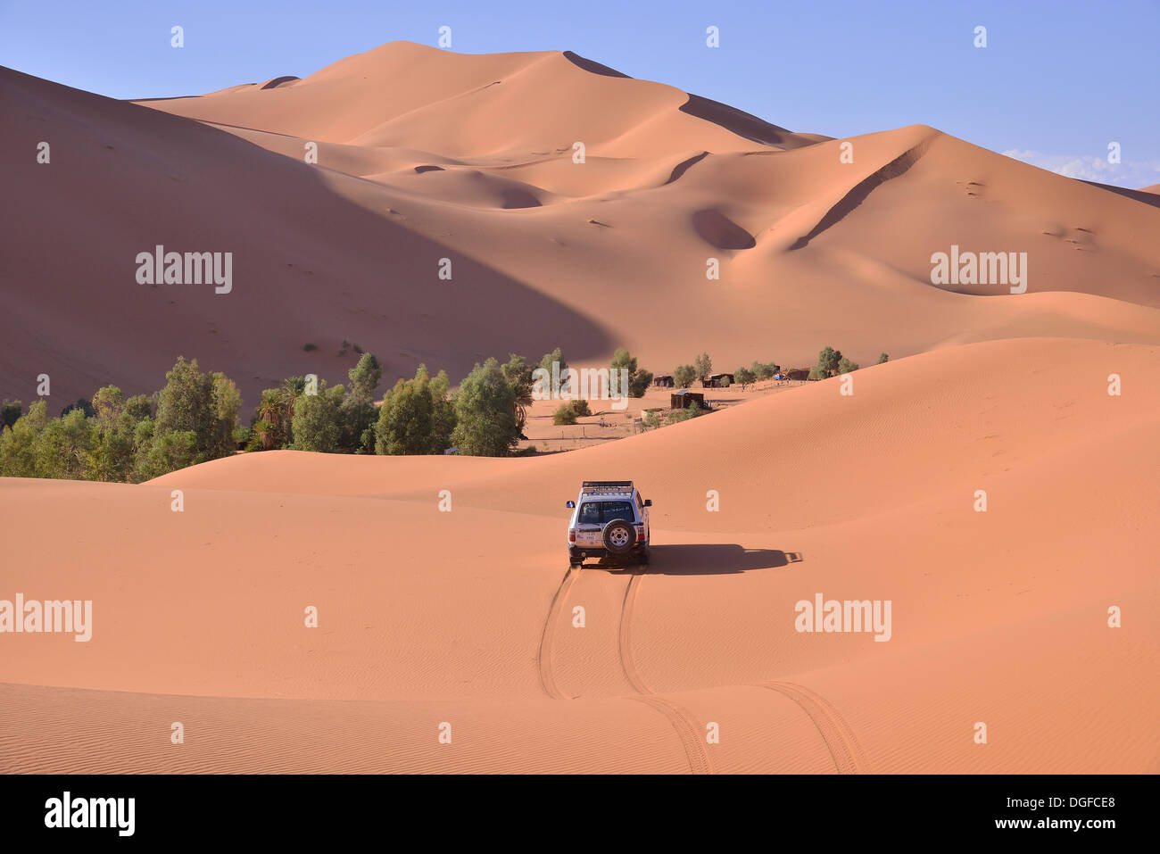 Car driving in the dunes, Great Sand Sea, Sahara, Merzouga, Meknès-Tafilalet region, Morocco Stock Photo