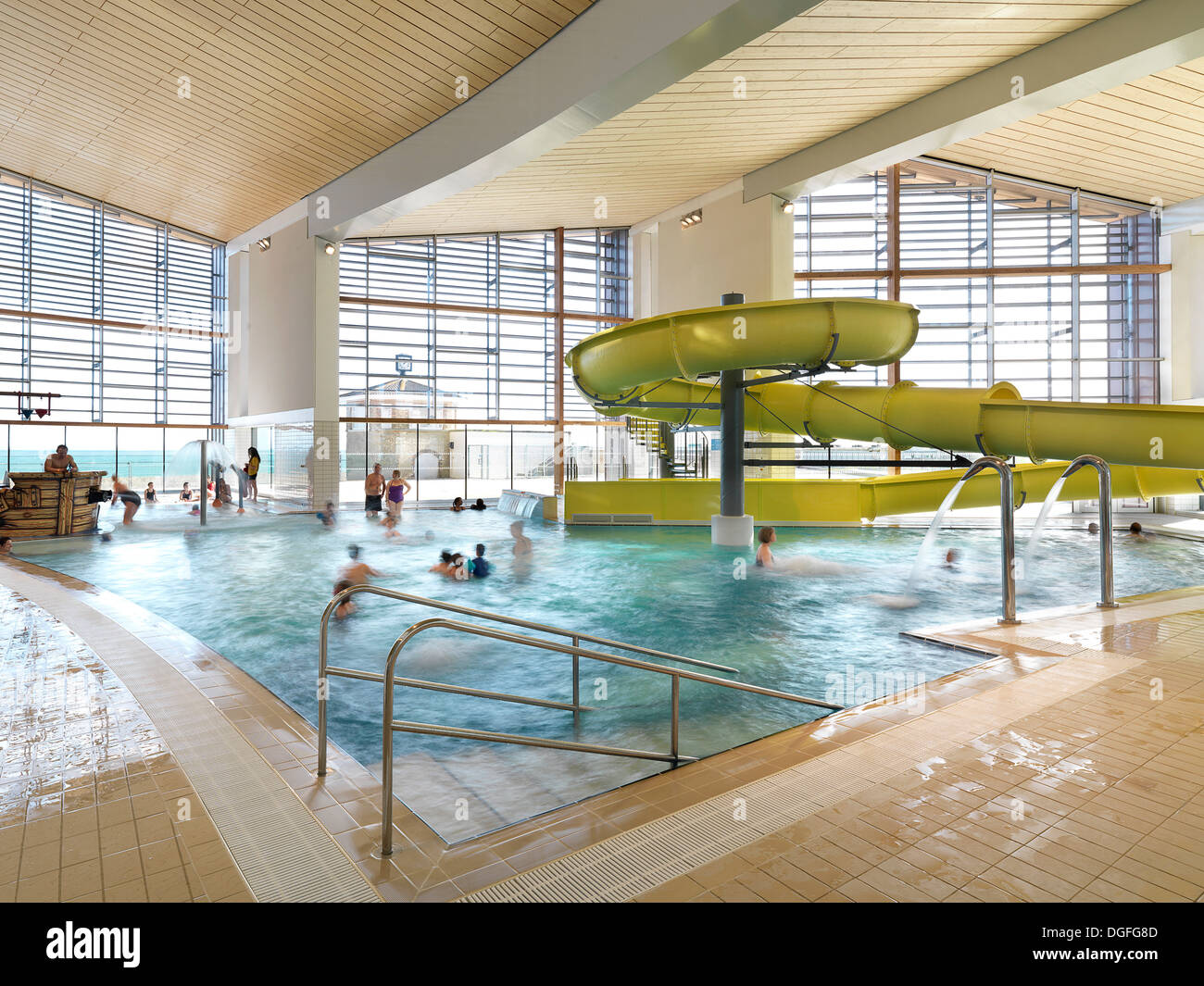 Splashpoint Leisure Centre, Worthing, United Kingdom. Architect: Wilkinson Eyre Architects, 2013. Splash pool. Stock Photo