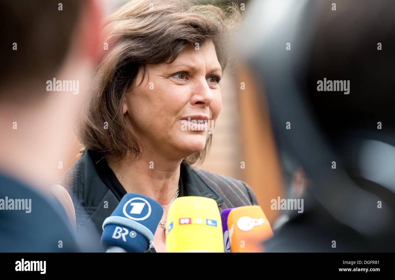 Bavarian economy minister ilse aigner hi-res stock photography and images -  Alamy