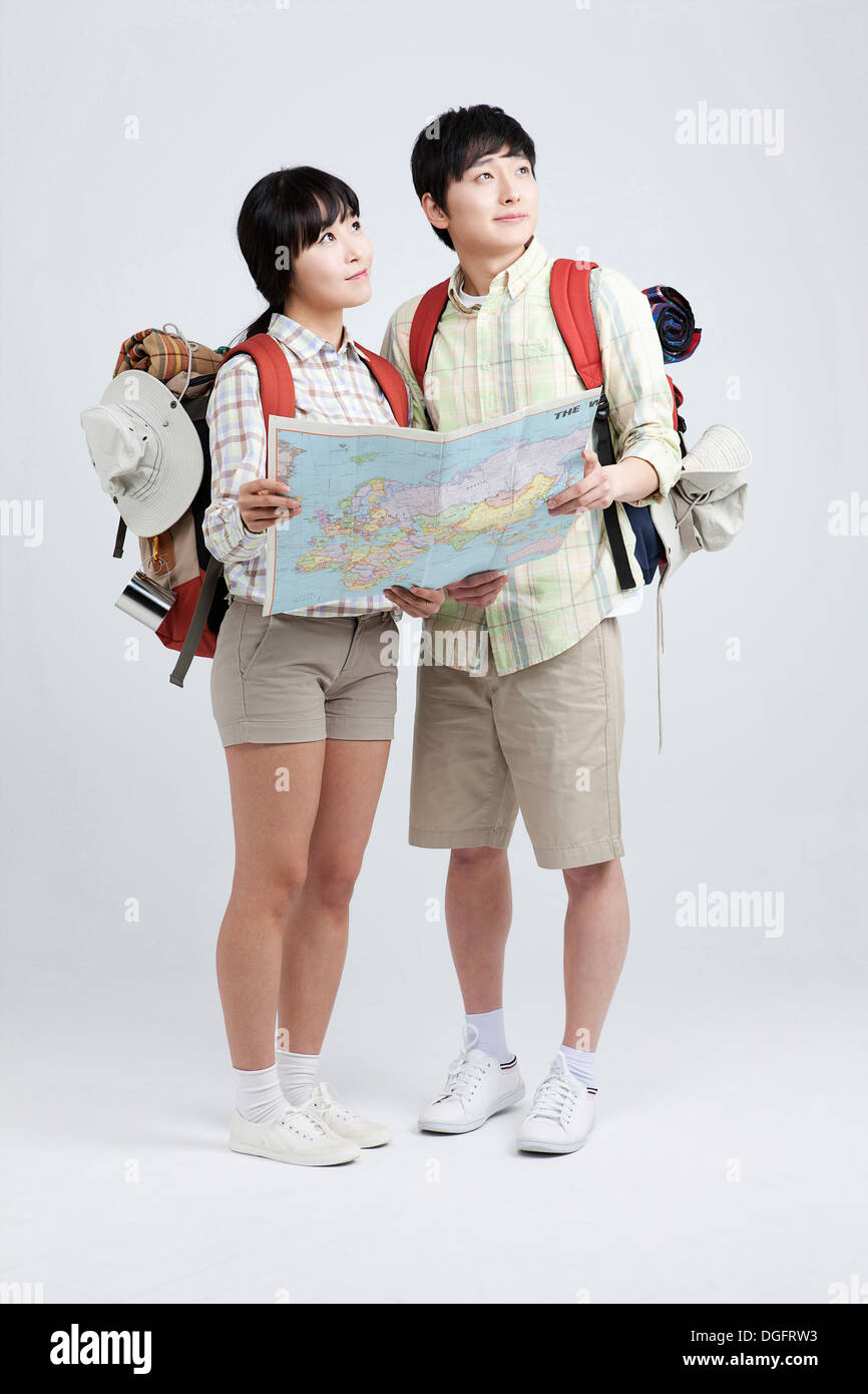 Hiking couple looking map hi-res stock photography and images - Alamy