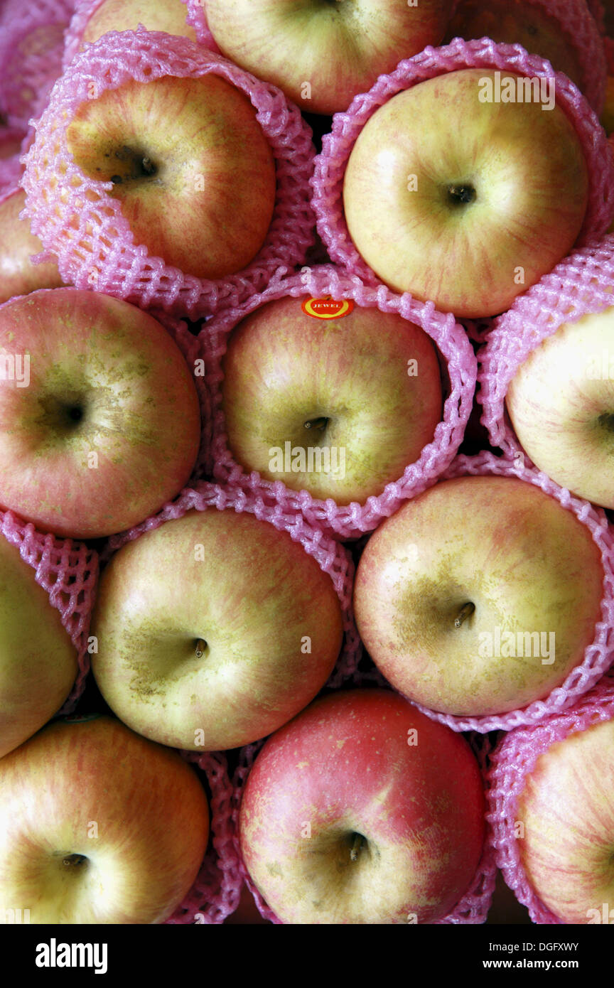 Apples. Farmers market. Manila. Philippines Stock Photo Alamy