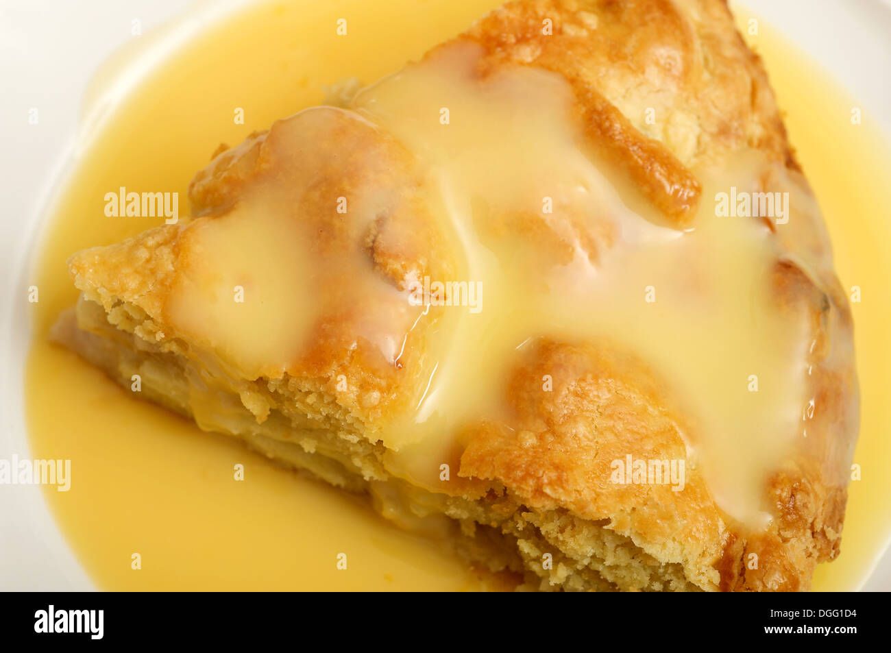 Homemade apple pie and custard Stock Photo Alamy