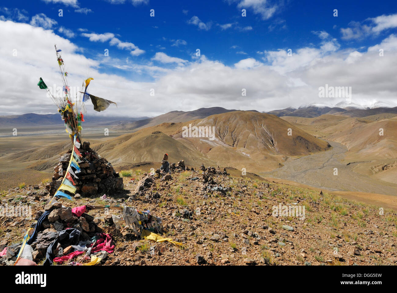 Cairn with prayer flags hires stock photography and images Alamy