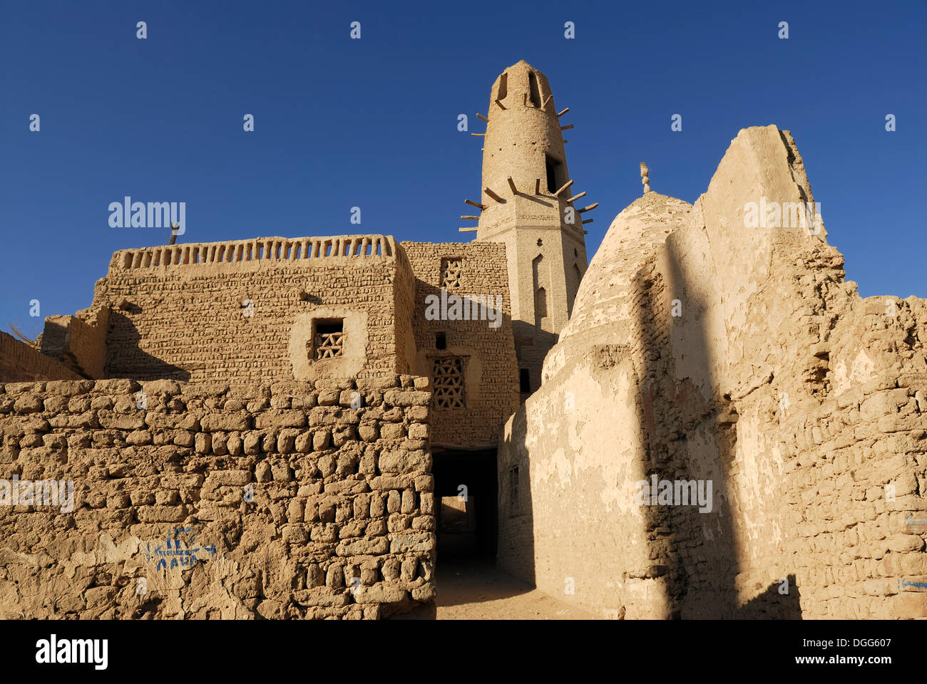 Minaret of the Nasr el Din Mosque, El Qasr, Dakhla Oasis, Western Desert, Egypt, Africa Stock Photo