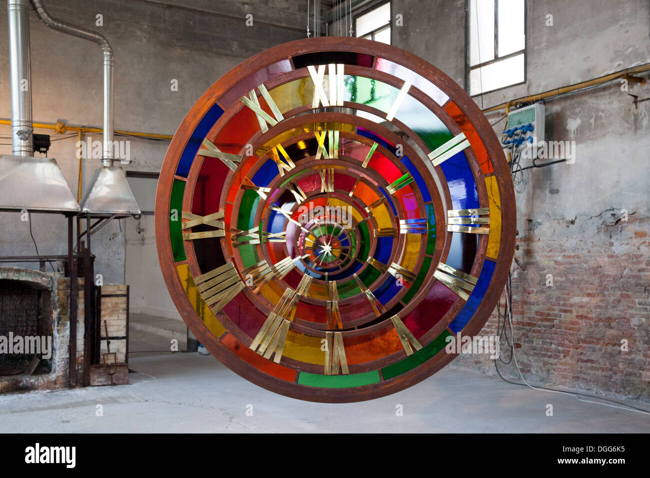 A Zak Ové's work of art, entitled 'Time tunnel' (Murano - Italy). Une oeuvre d'art de Zak Ové, intitulée le 'Tunnel du temps'. Stock Photo