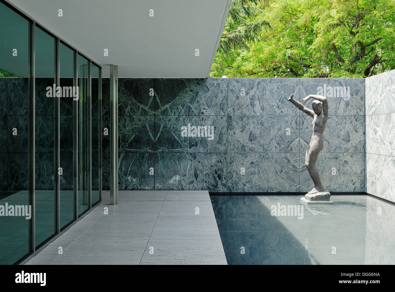 Sculpture in a water pool, Barcelona Pavilion ...