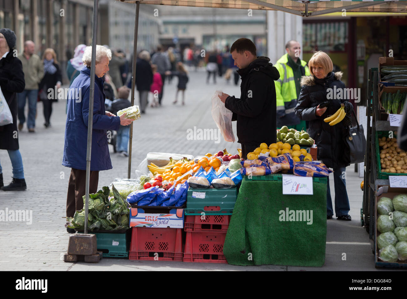 Fruit and vegetable market trader in Liverpool city centre Stock Photo