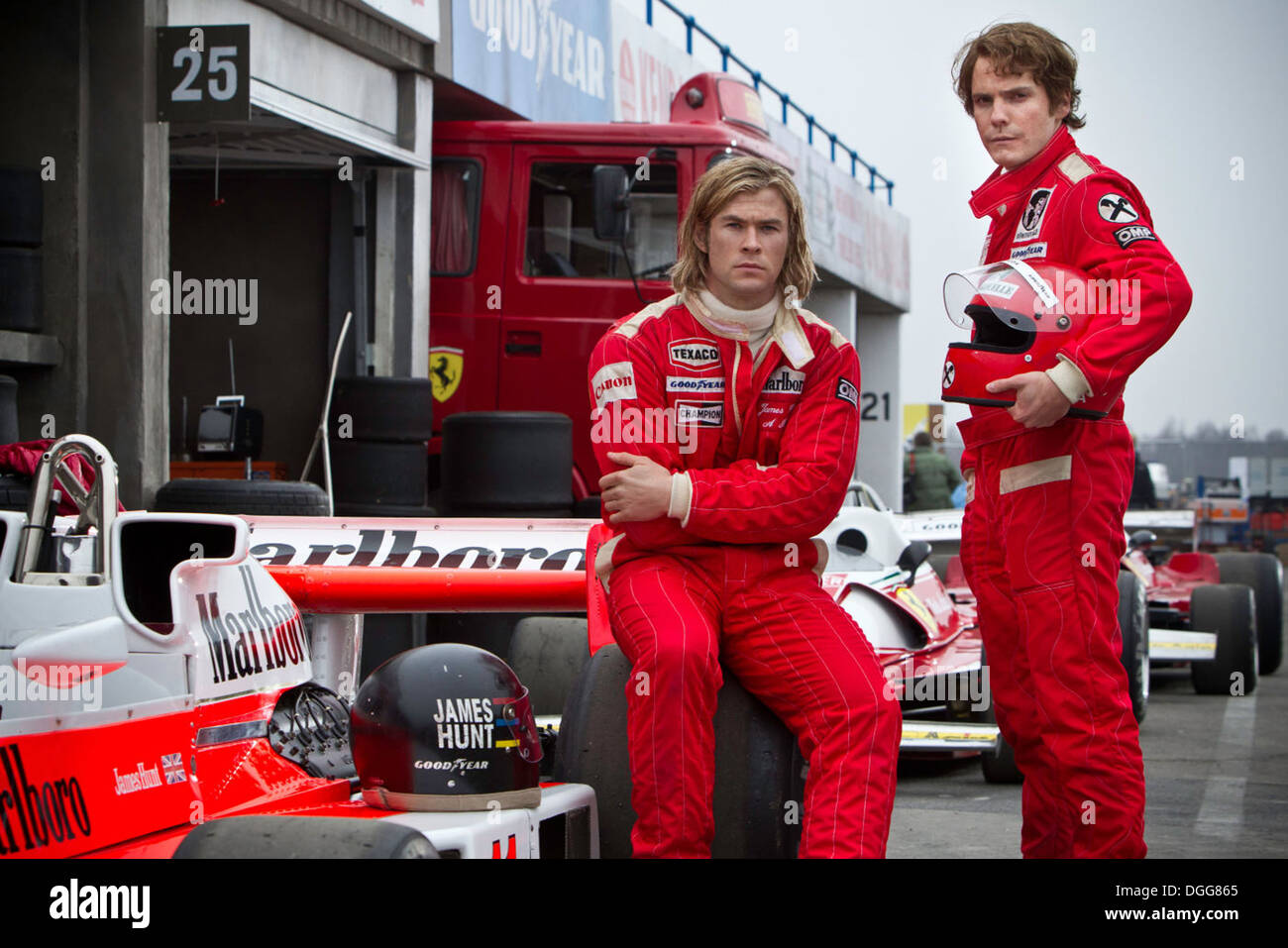 RUSH 2013) DANIEL BRUHL, CHRIS HEMSWORTH RON HOWARD DIR) MOVIESTORE COLLECTION LTD Stock Photo