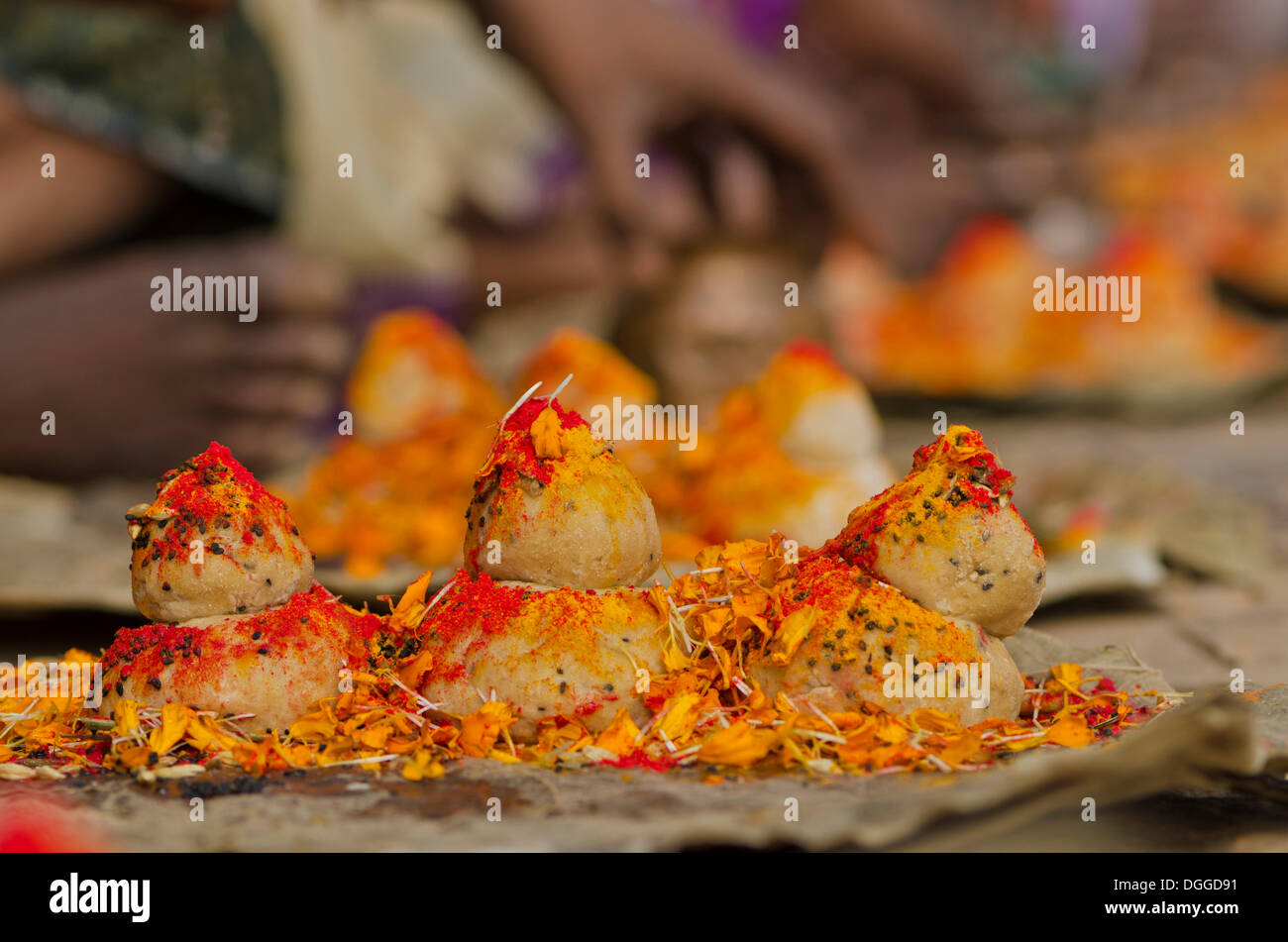 Rice balls and flowers as part of the ritual to pray farewell for the soul of a deceased person, at the ghats of Varanasi, India Stock Photo