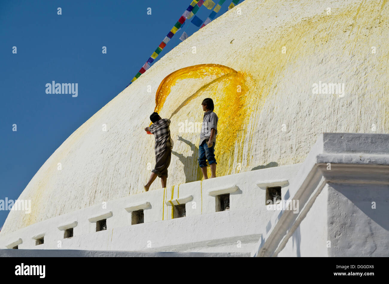 Workers renewing the yellow paint of Boudnath Stupa, Kathmandu Valley, Kathmandu, Kathmandu District, Bagmati Zone, Nepal Stock Photo