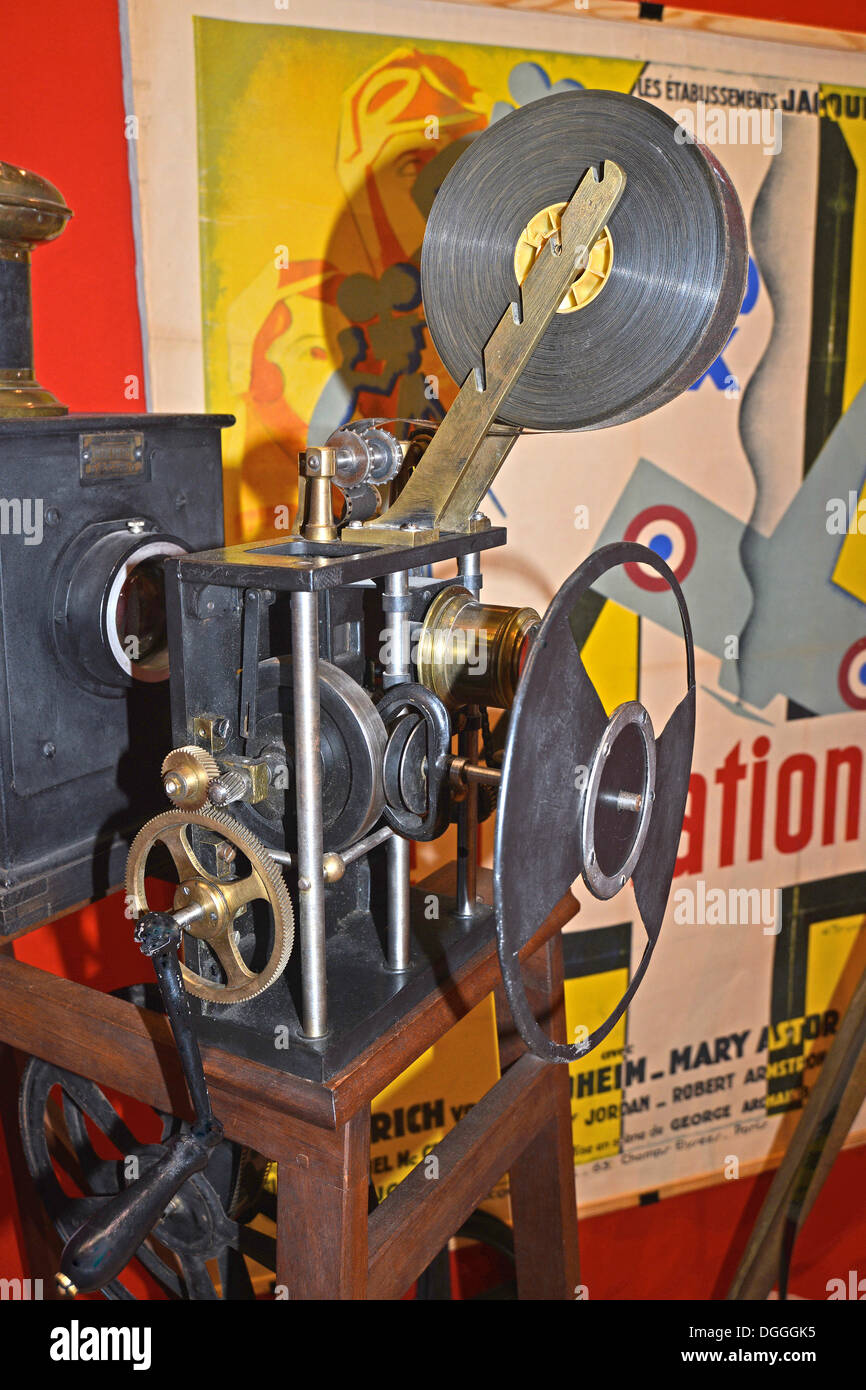 Lumiere cinema projector hi-res stock photography and images - Alamy