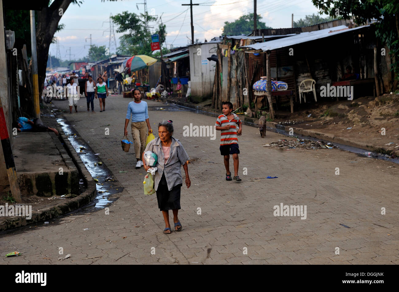 Street scene in a slum area, Masaya, Nicaragua, Central America Stock Photo