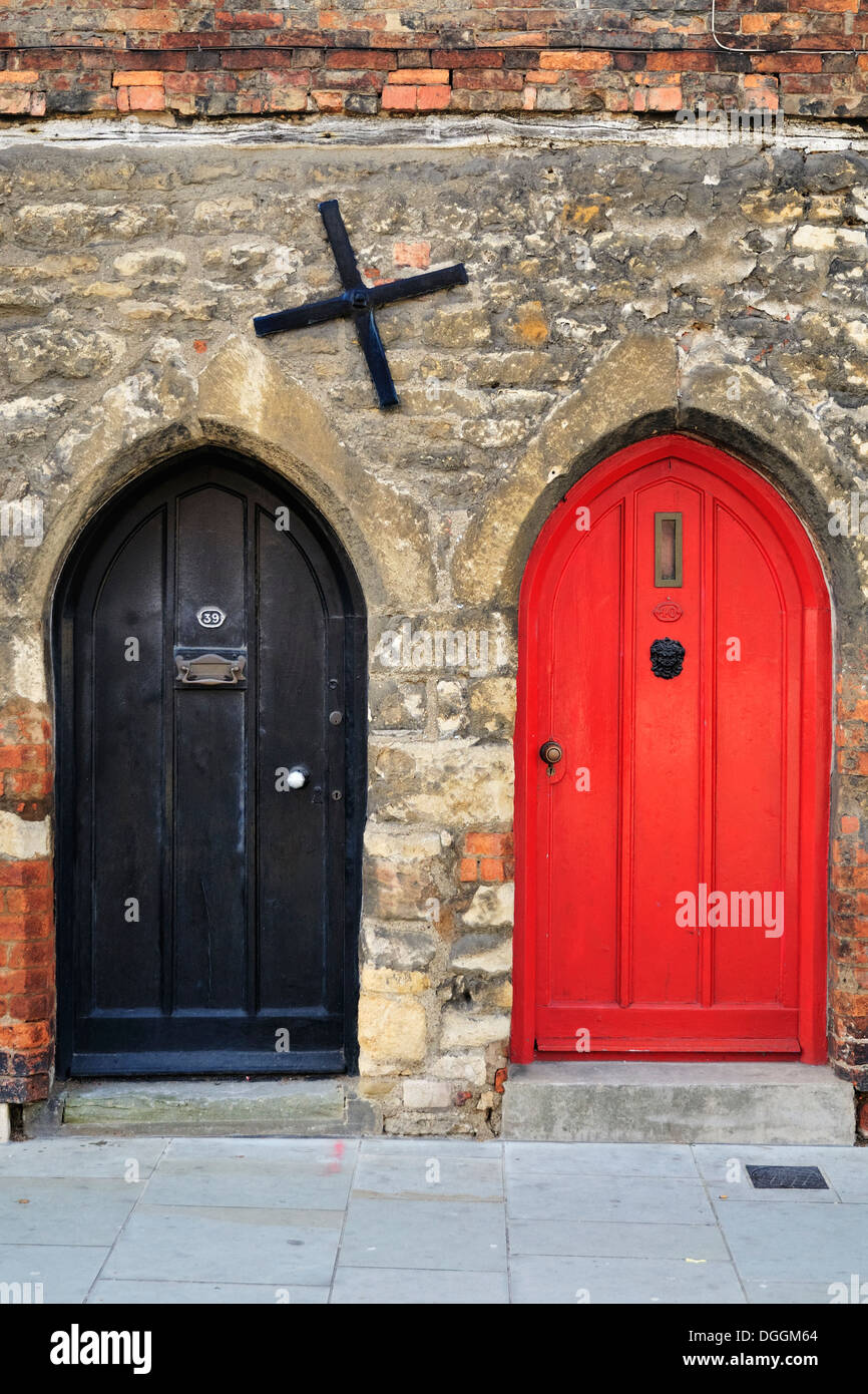 Black And Red Cottage Front Doors Along Bailgate In Lincoln Stock