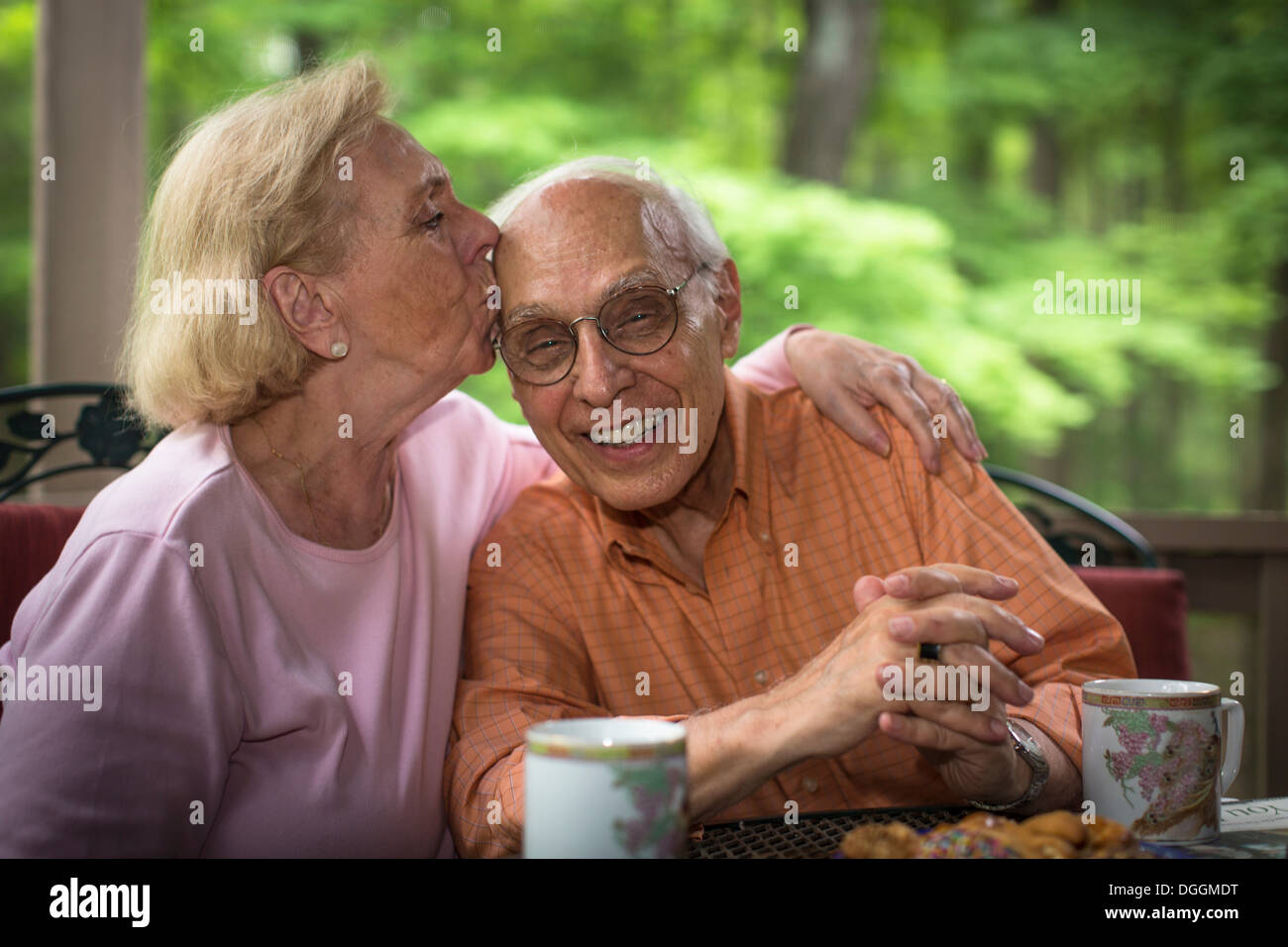 Woman kissing man hi-res stock photography and images - Alamy