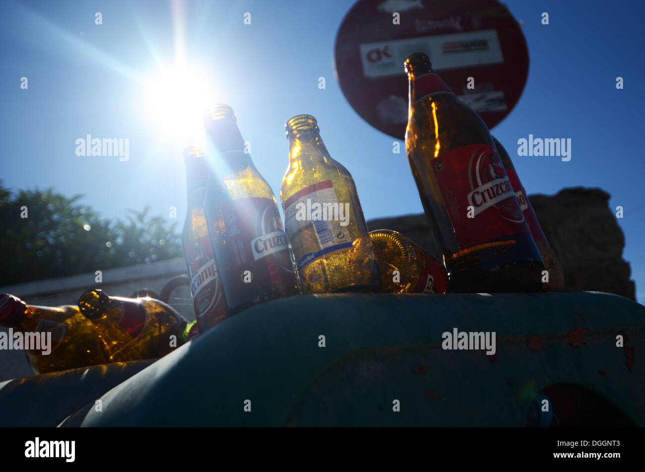 Beer Bottles Bin Stock Photos & Beer Bottles Bin Stock Images Alamy