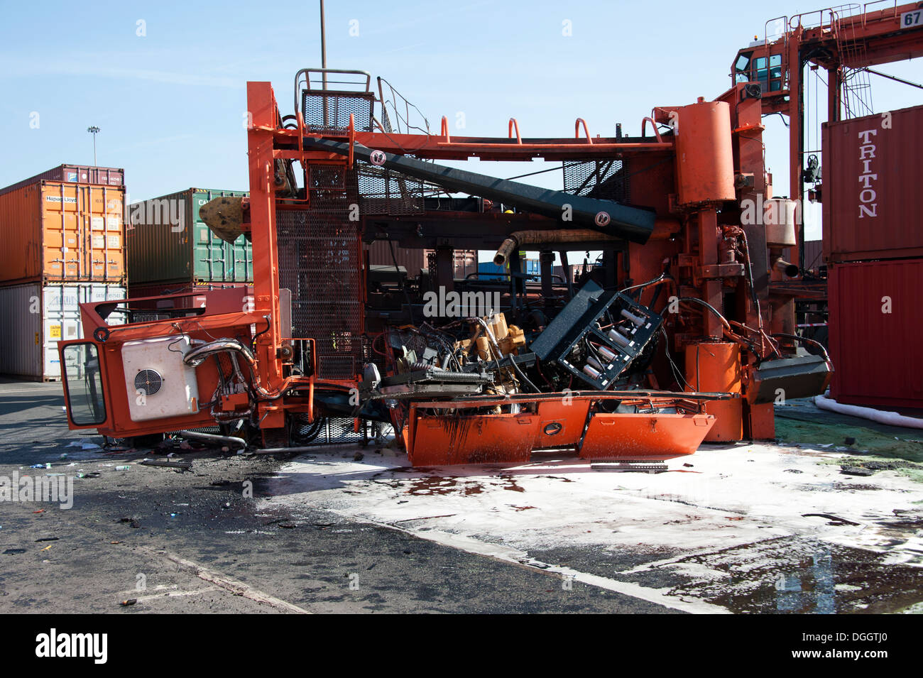 Straddle Carrier Crane Fell Fallen Over crash Stock Photo Alamy