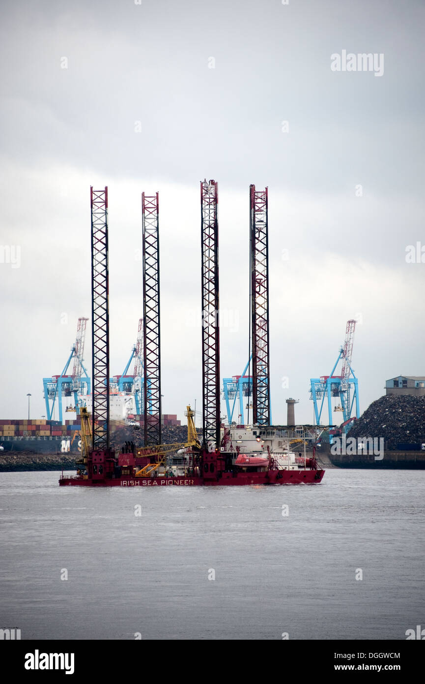 Floating Oil Rig Ship leaving dock River Mersey Sea Stock Photo - Alamy