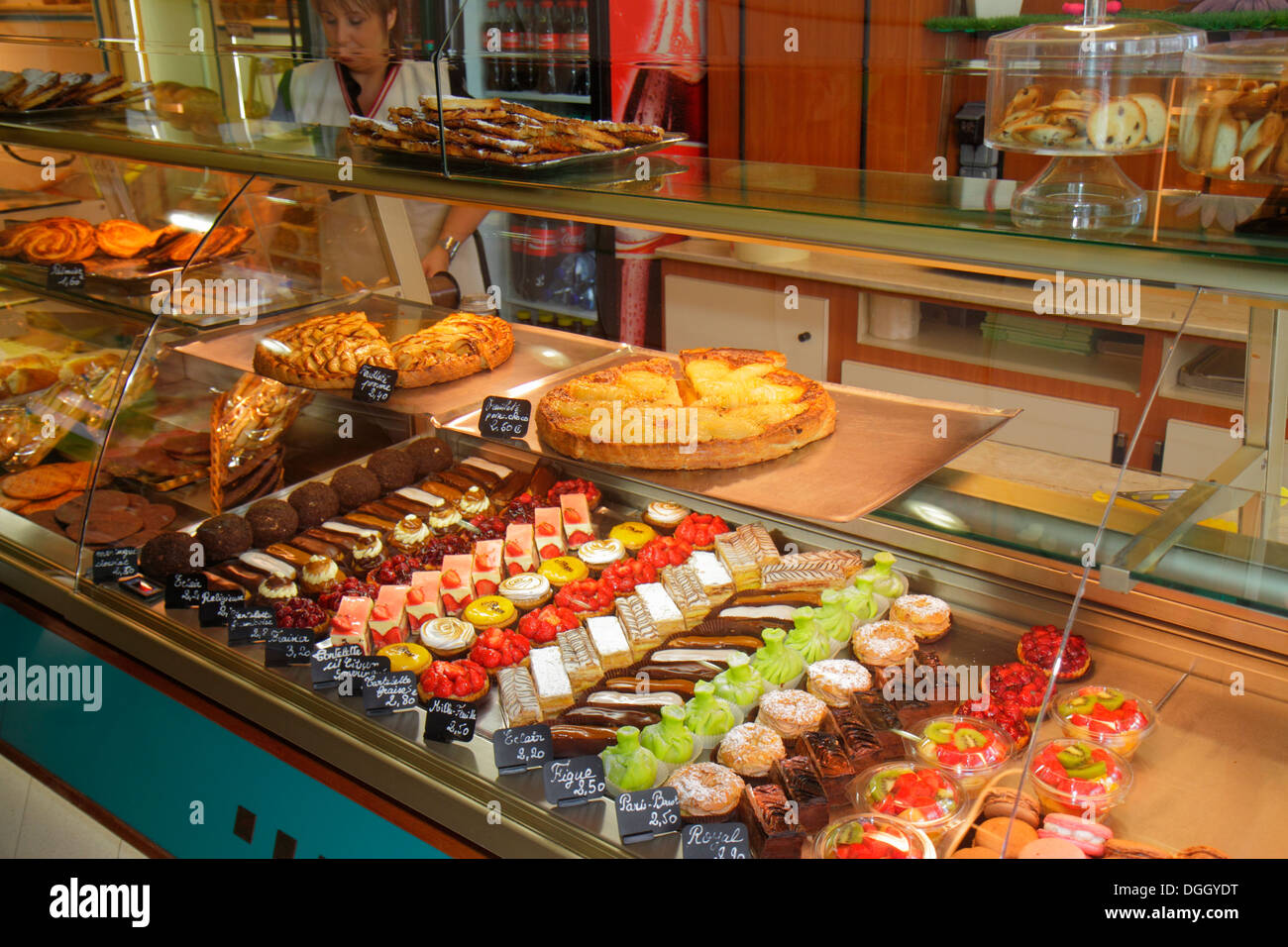 Rue Notre Dame De Lorette High Resolution Stock Photography and Images