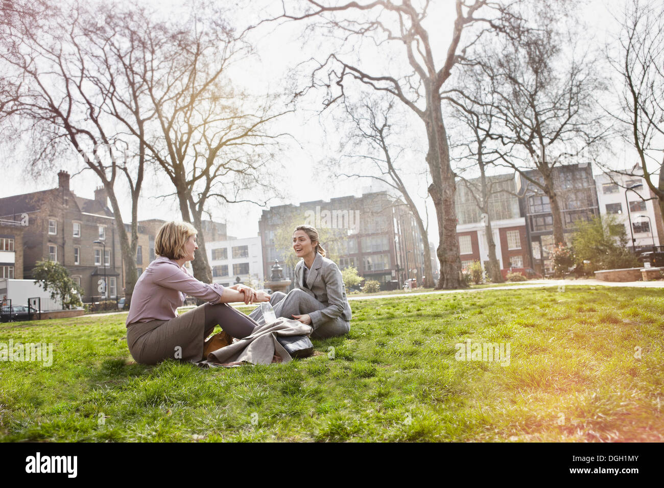 Two people sitting on grass hi-res stock photography and images - Alamy