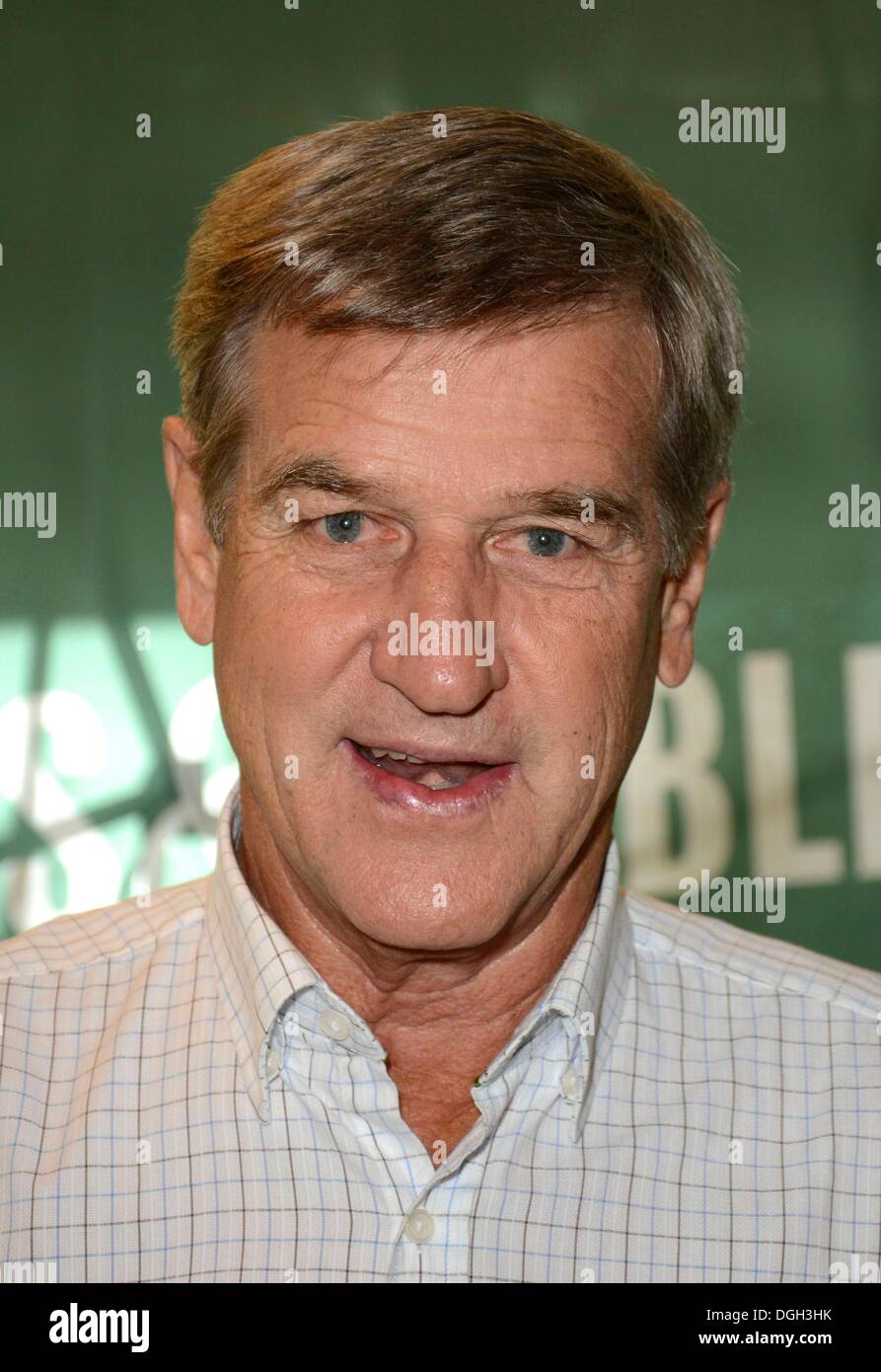 New York, NY, USA. 21st Oct, 2013. Bobby Orr at in-store appearance for Bobby Orr Book Signing for 'Orr: My Story', Barnes and Noble Citigroup Center, New York, NY October 21, 2013. Credit:  Derek Storm/Everett Collection/Alamy Live News Stock Photo