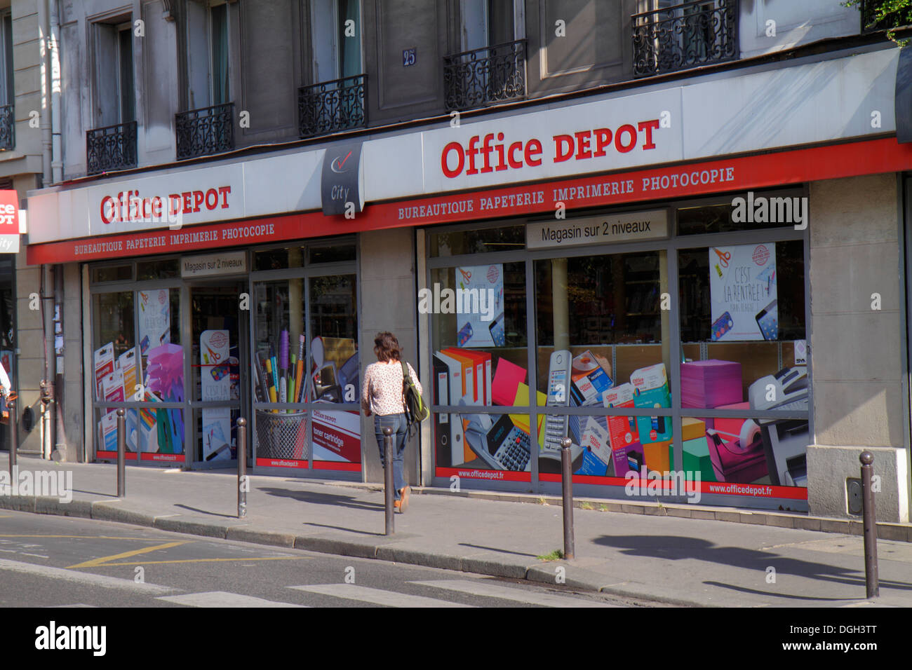 Paris France,8th arrondissement,Rue de la Pépinière,Office Depot,supply  store,front,exterior,entrance,France130814109 Stock Photo - Alamy