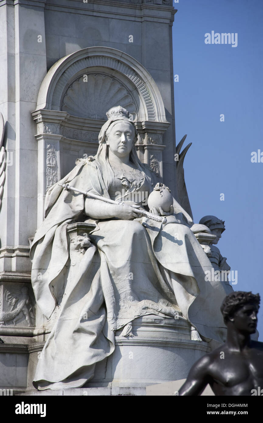 Statue of Queen Victoria, Victoria Memorial, Queen's Gardens
